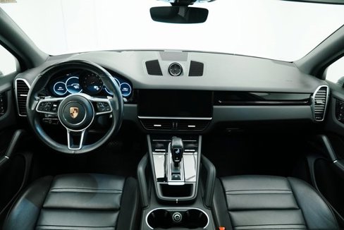 Used 2022 Porsche Cayenne w/ Premium Package image 29