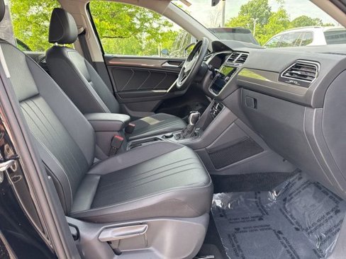 Certified 2022 Volkswagen Tiguan SE image 22