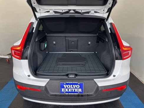 New 2025 Volvo XC40 B5 Core w/ Protection Package Premier image 16
