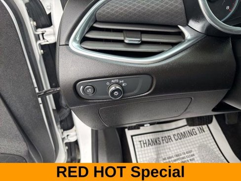 Used 2021 Chevrolet Malibu LT image 19