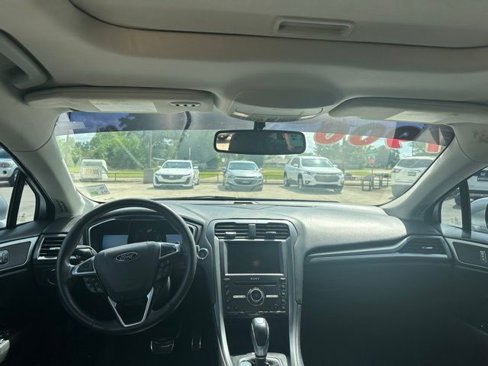 Used 2016 Ford Fusion Titanium image 9