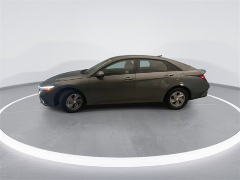 New 2025 Hyundai Elantra SE image 9
