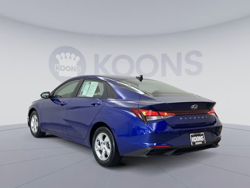 Used 2023 Hyundai Elantra SE image 4