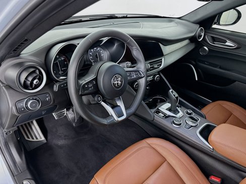Used 2022 Alfa Romeo Giulia Ti image 9
