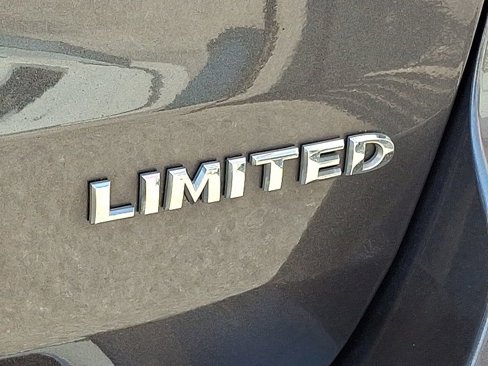 Used 2018 Jeep Grand Cherokee Limited image 36