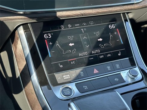 Used 2022 Audi Q8 Premium image 31