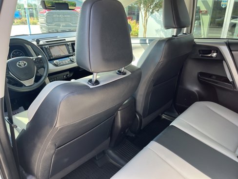 Used 2016 Toyota RAV4 Limited image 18
