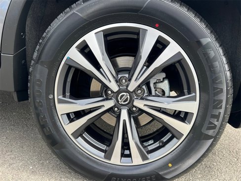 Used 2019 Nissan Rogue SV w/ Premium Package image 9