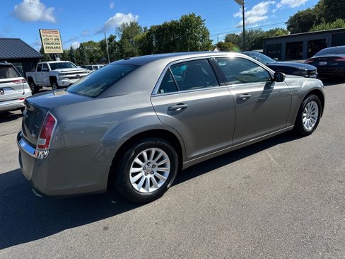 Used 2011 Chrysler 300 Touring image 3