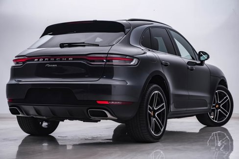 Certified 2021 Porsche Macan image 12