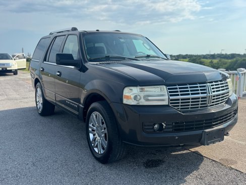 Used 2010 Lincoln Navigator 2WD image 4