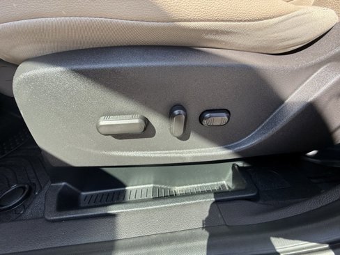 Used 2018 Ford Escape Titanium image 15
