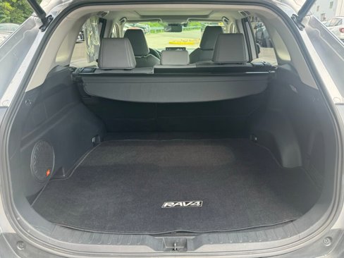 Used 2019 Toyota RAV4 Limited image 18