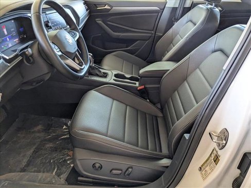 Used 2022 Volkswagen Jetta SE w/ Panoramic Sunroof Package image 15