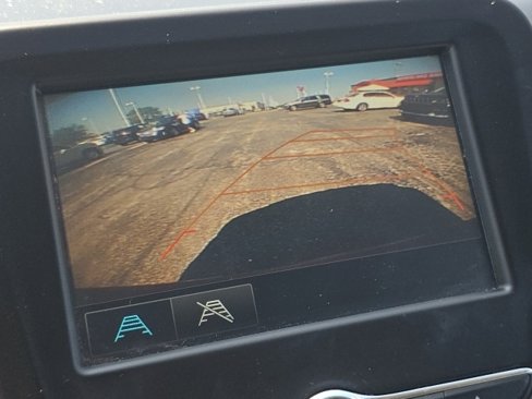 Used 2018 Chevrolet Equinox LT image 2