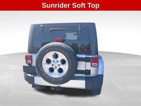 Used 2015 Jeep Wrangler Unlimited Sahara w/ Connectivity Group image 4