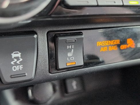 Used 2020 Toyota RAV4 XLE Premium image 36