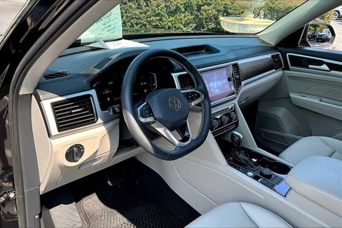 Used 2022 Volkswagen Atlas SE w/ Black Wheel Package image 16