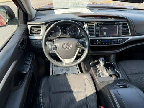 Used 2017 Toyota Highlander Plus image 17