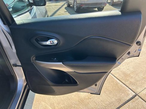 Used 2017 Jeep Cherokee Limited image 20