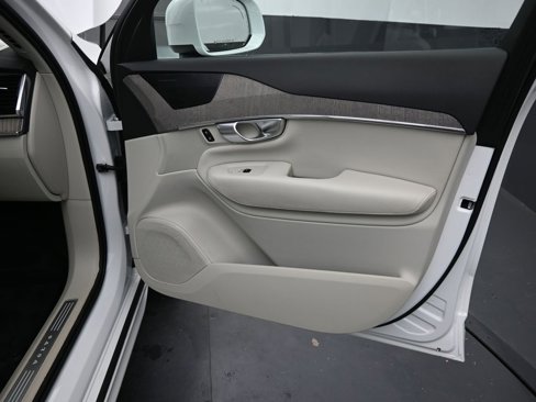 Certified 2024 Volvo XC90 B6 Plus image 37