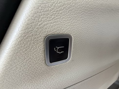 Used 2018 Chrysler Pacifica Touring-L Plus image 19