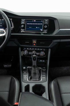 Used 2024 Volkswagen Jetta SE w/ Panoramic Sunroof Package image 17