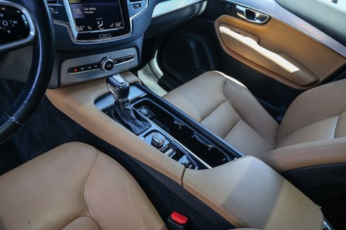 Used 2017 Volvo XC90 T6 Momentum w/ Vision Package image 33