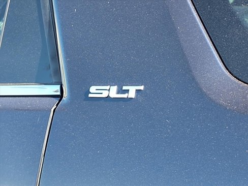 Used 2015 GMC Acadia SLT image 28