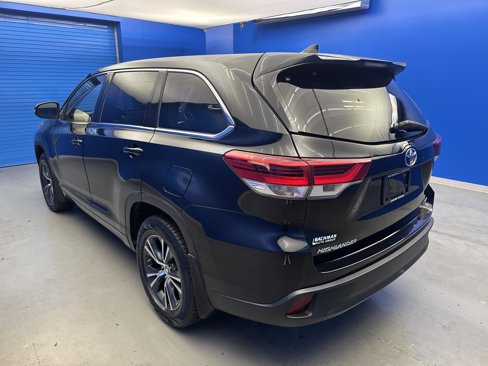 Used 2017 Toyota Highlander LE image 5