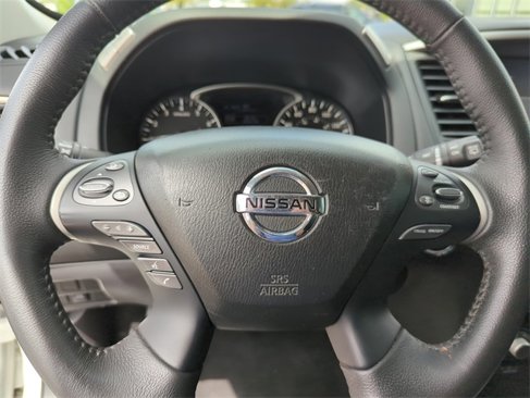Used 2020 Nissan Pathfinder SV image 39