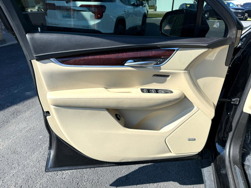 Used 2017 Cadillac XT5 Luxury w/ Driver Awareness Package image 13