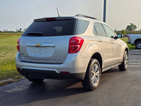 Used 2017 Chevrolet Equinox LT image 3
