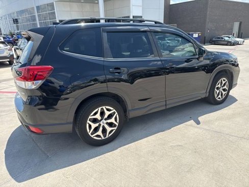 Used 2020 Subaru Forester Premium image 3