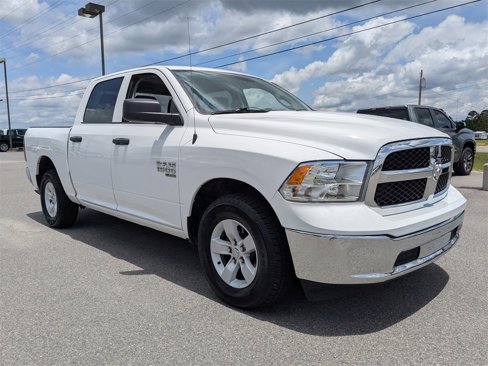 Used 2022 RAM 1500 Classic SLT image 2