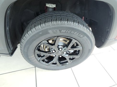 Certified 2024 Jeep Grand Cherokee Altitude image 11