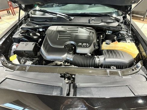 Used 2016 Dodge Challenger SXT image 11