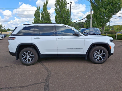 Used 2024 Jeep Grand Cherokee Limited w/ MOPAR Finishing Package image 7