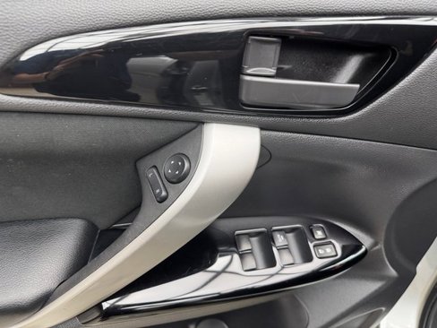 Used 2024 Mitsubishi Eclipse Cross SE image 11