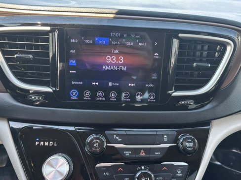 Used 2017 Chrysler Pacifica Touring-L image 13