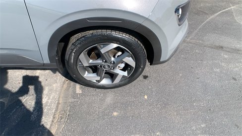 Used 2023 Hyundai Venue SEL image 25