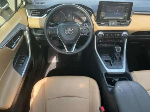 Used 2021 Toyota RAV4 XLE Premium image 14