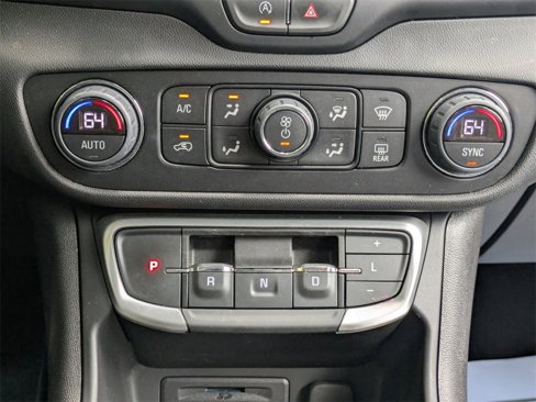 Used 2024 GMC Terrain SLT image 17