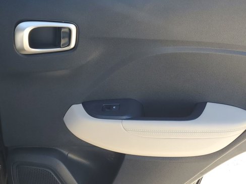 Certified 2020 Hyundai Venue image 39