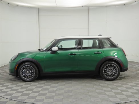 Used 2025 MINI Cooper 4-Door Hardtop image 8
