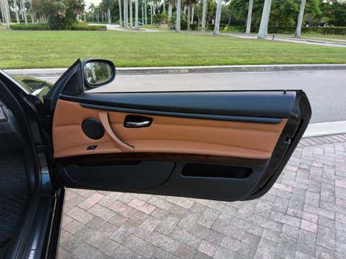 Used 2011 BMW 328i Convertible image 12
