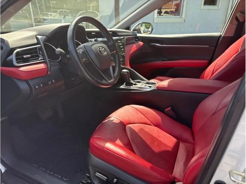 Used 2020 Toyota Camry XSE image 11