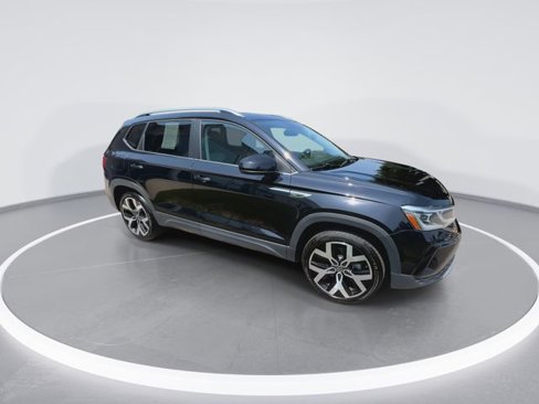 Used 2022 Volkswagen Taos SEL image 2