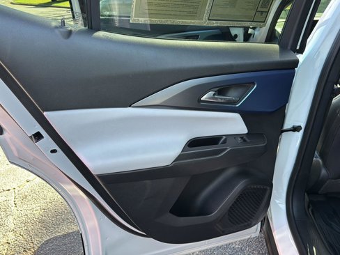 Used 2025 Chevrolet Equinox EV LT w/ Convenience Package II image 15
