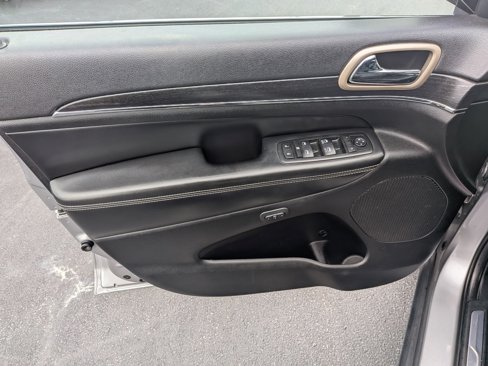 Used 2014 Jeep Grand Cherokee Limited image 11